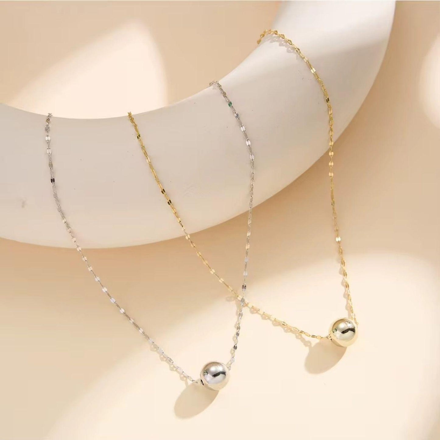 The Ball Pendant Lip Chain - APN55