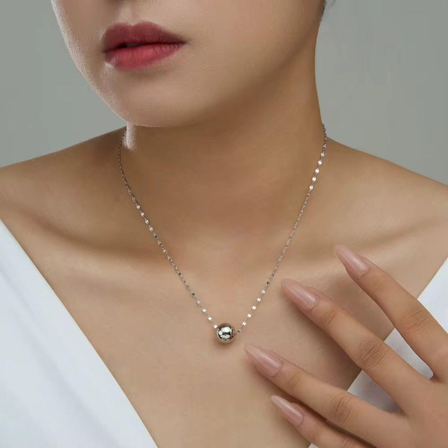 The Ball Pendant Lip Chain - APN55